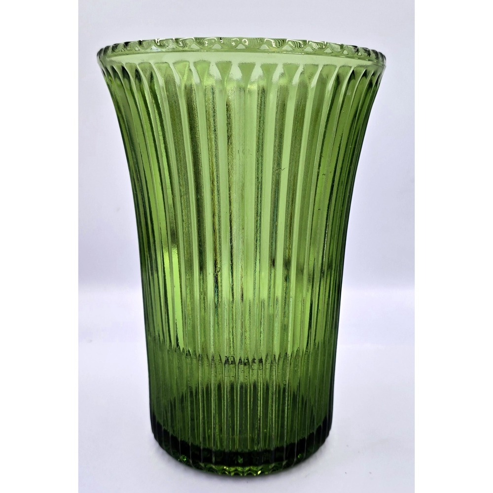 1970's Christmas Emerald Green Ribbed Glass Vase Flared Starburst Base 4089-B